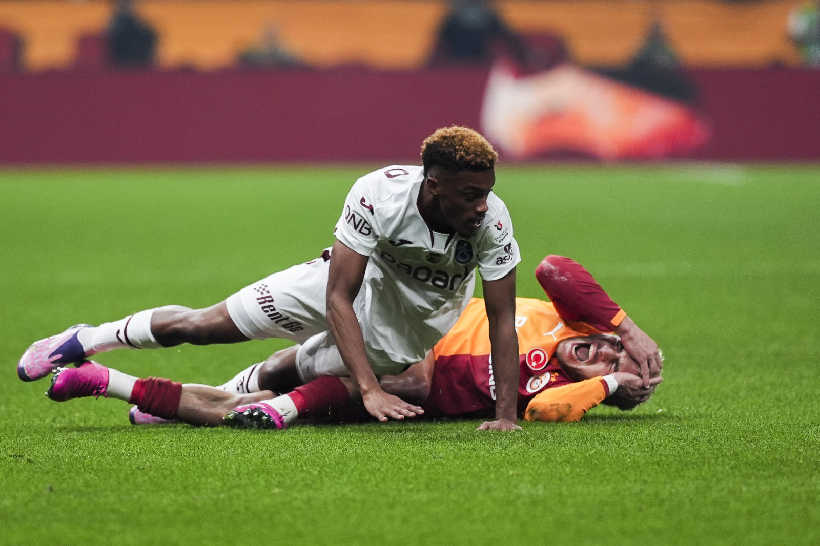 Galatasaray ve Trabzonspor yenişemedi: İki direk, bir kırmızı! - Resim : 1