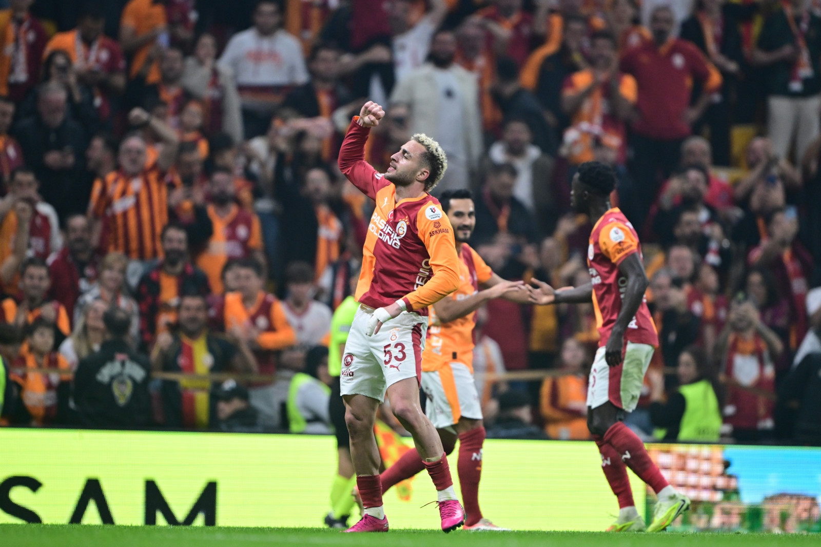Galatasaray ateş çemberinden çıktı: 5 gol, 2 kırmızı kart: 3-2 - Resim : 2
