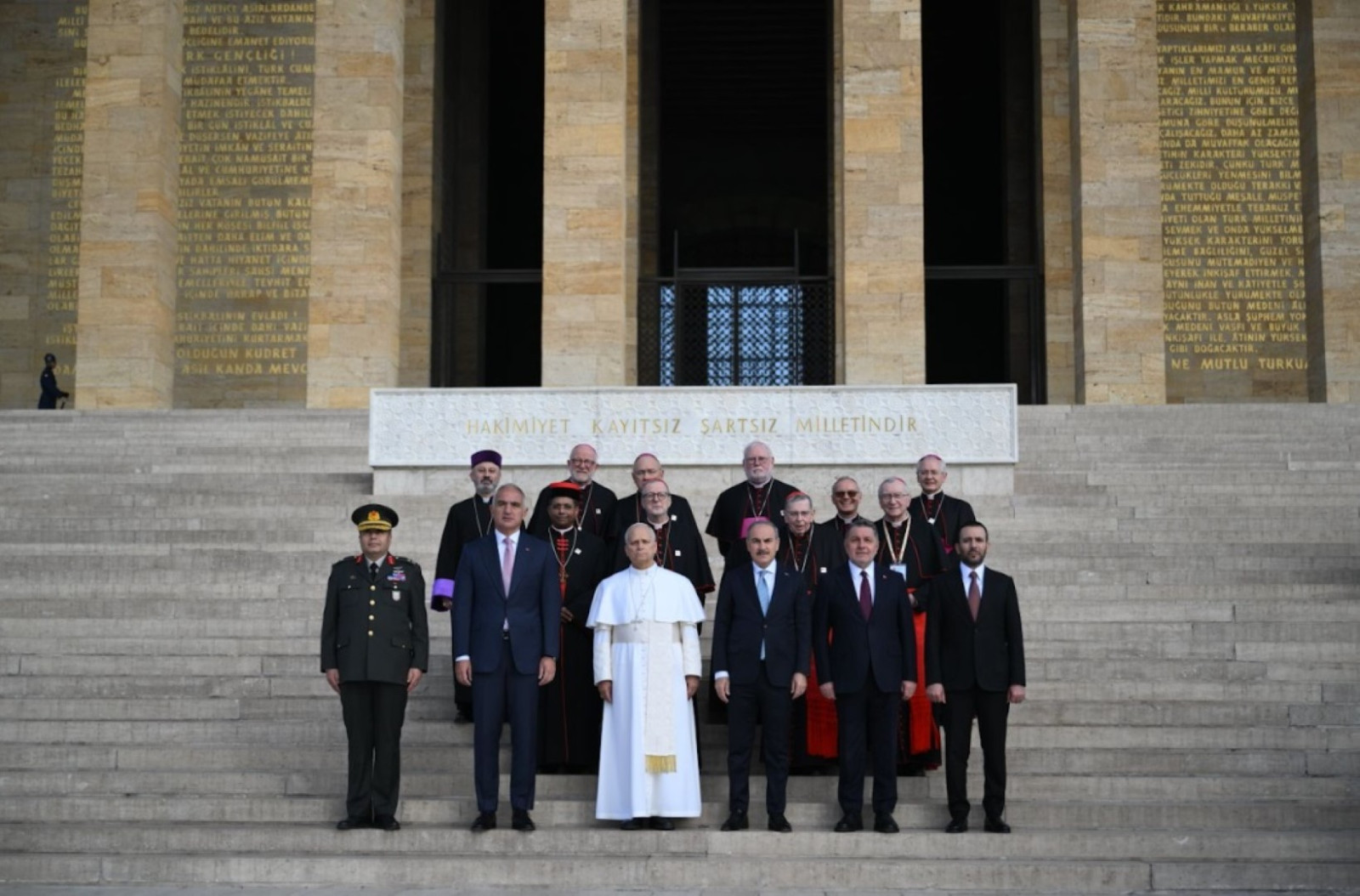 Dünyanın gözü Türkiye'de: Papa geldi - Resim : 2
