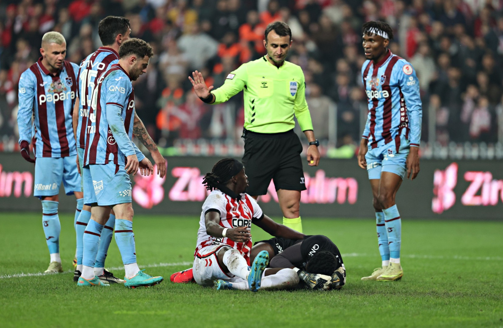 Trabzonspor kupada penaltılarda güldü: Samsunspor 50 dakika 10 kişi oynadı - Resim : 1